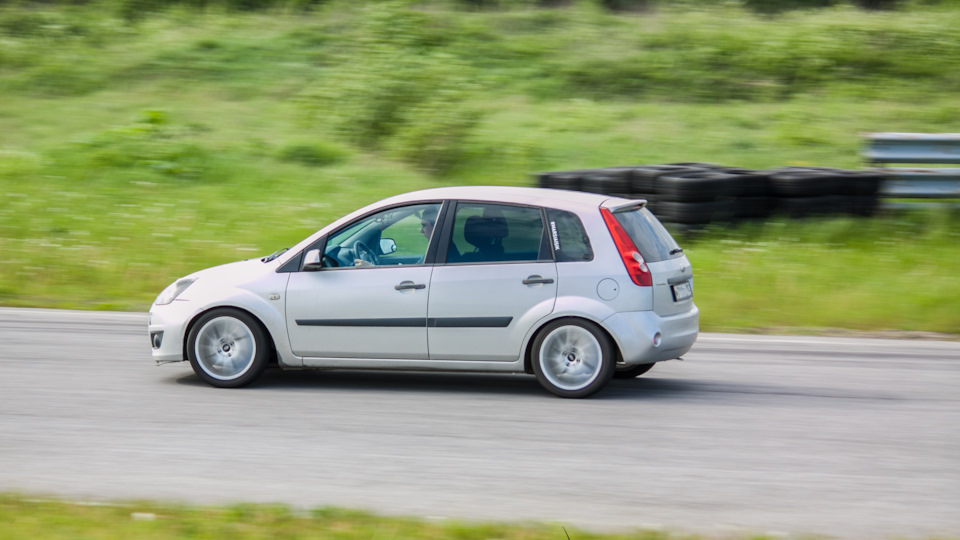 Чем Ст отличается от вашей фиесты. Цена Свапа — Ford Fiesta (Mk V), 1,4 ...