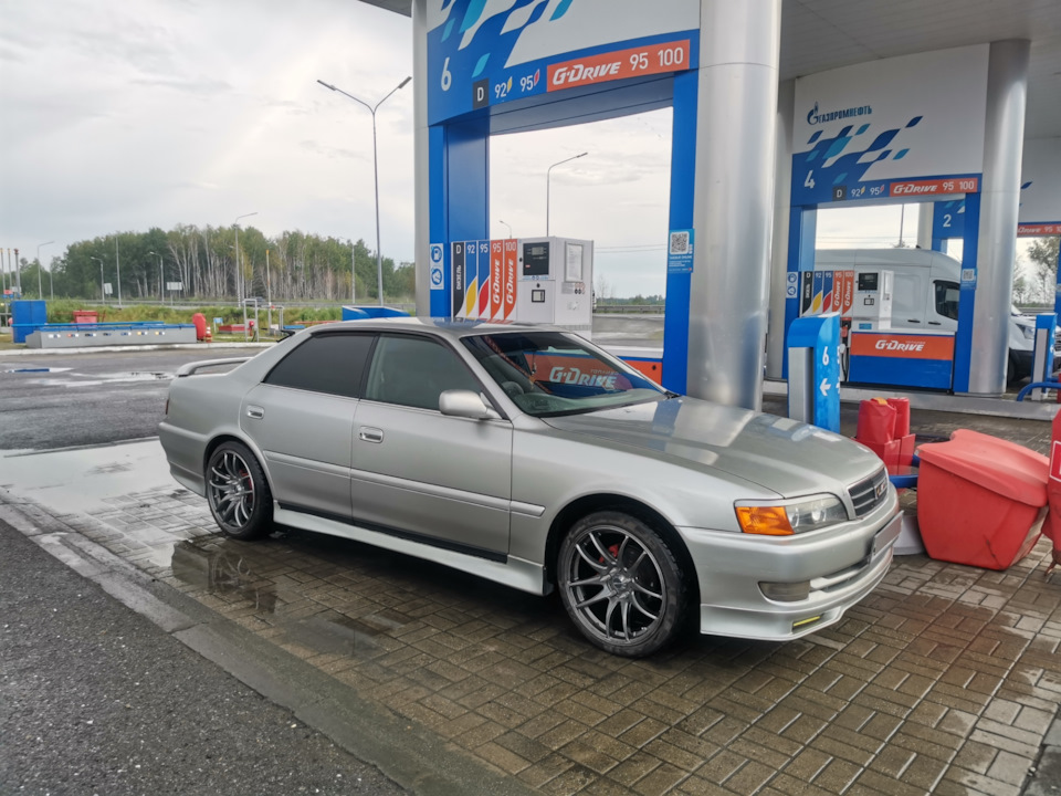кушает — Toyota Chaser (100)