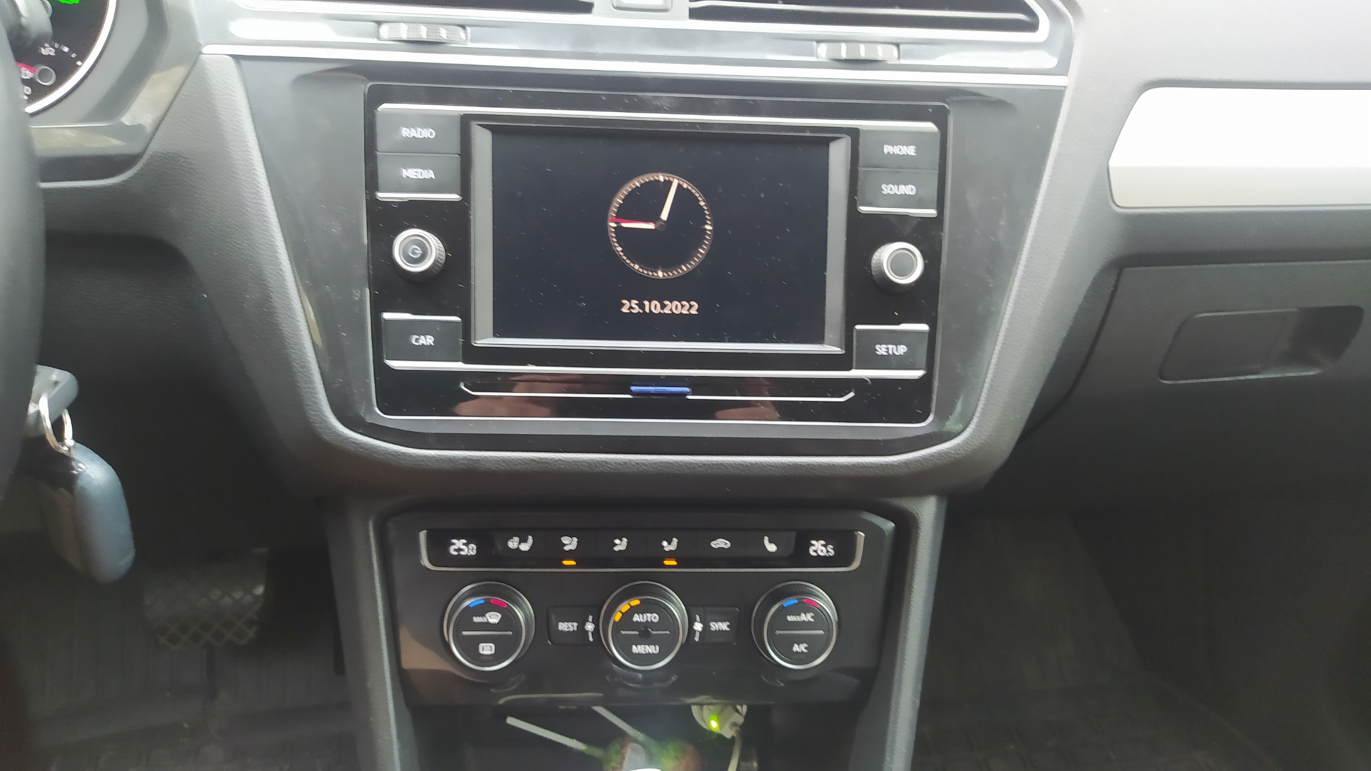 замена ГУ и снятие защиты компонентов — Volkswagen Tiguan (2G), 1,4 л ...