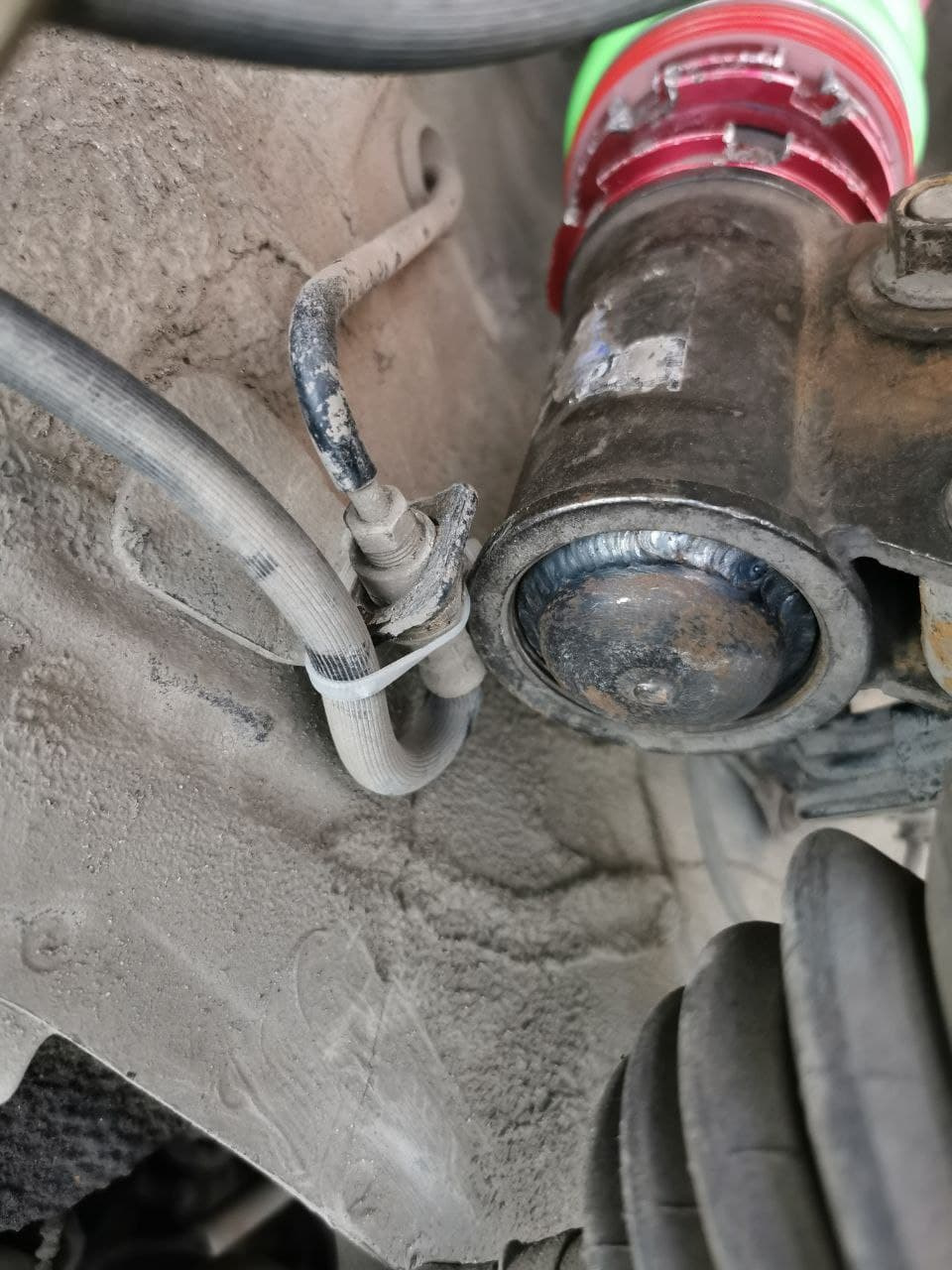 контакт с тормозным шлангом — Toyota Corolla Levin (AE110/111)