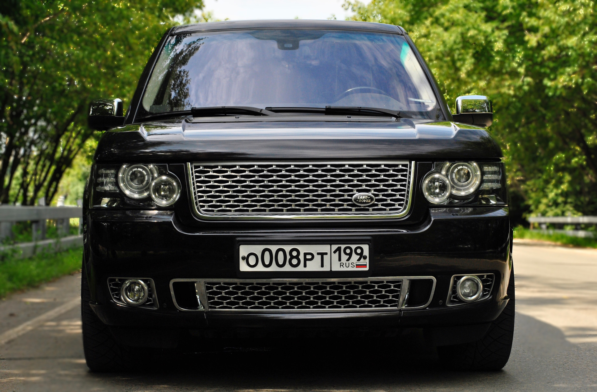 Range rover 2002. Комплект рестайлинга Рендж Ровер. Range Rover 3 отличия рестайлинга. Рендж Ровер переделка в Рестайлинг. Рестайлинговые фары для Рендж Ровер спорт 2012.