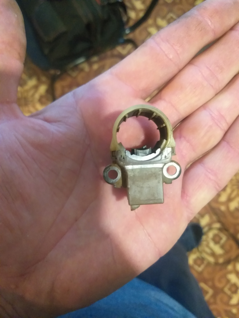 Пропажа зарядки — Toyota Hiace Regius, 2,7 л, 1997 года | поломка | DRIVE2