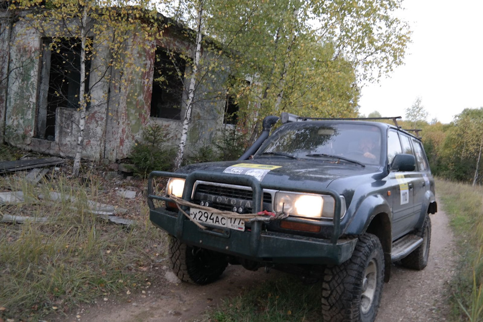 Руины КПП на въезде — Land Rover Discovery II