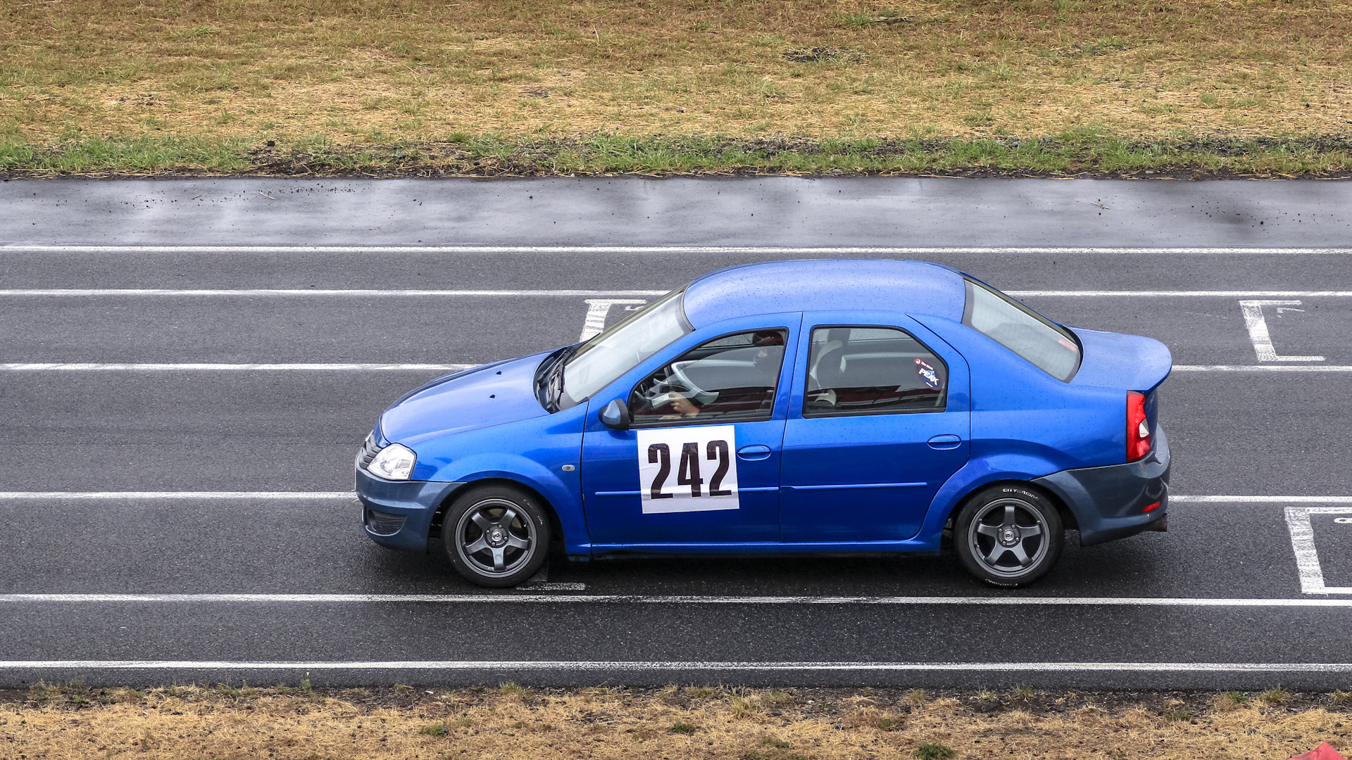 Рено Логан 1 спорт. Renault Logan s2000. Рено Логан 2 спорт. Гоночный Рено Логан.