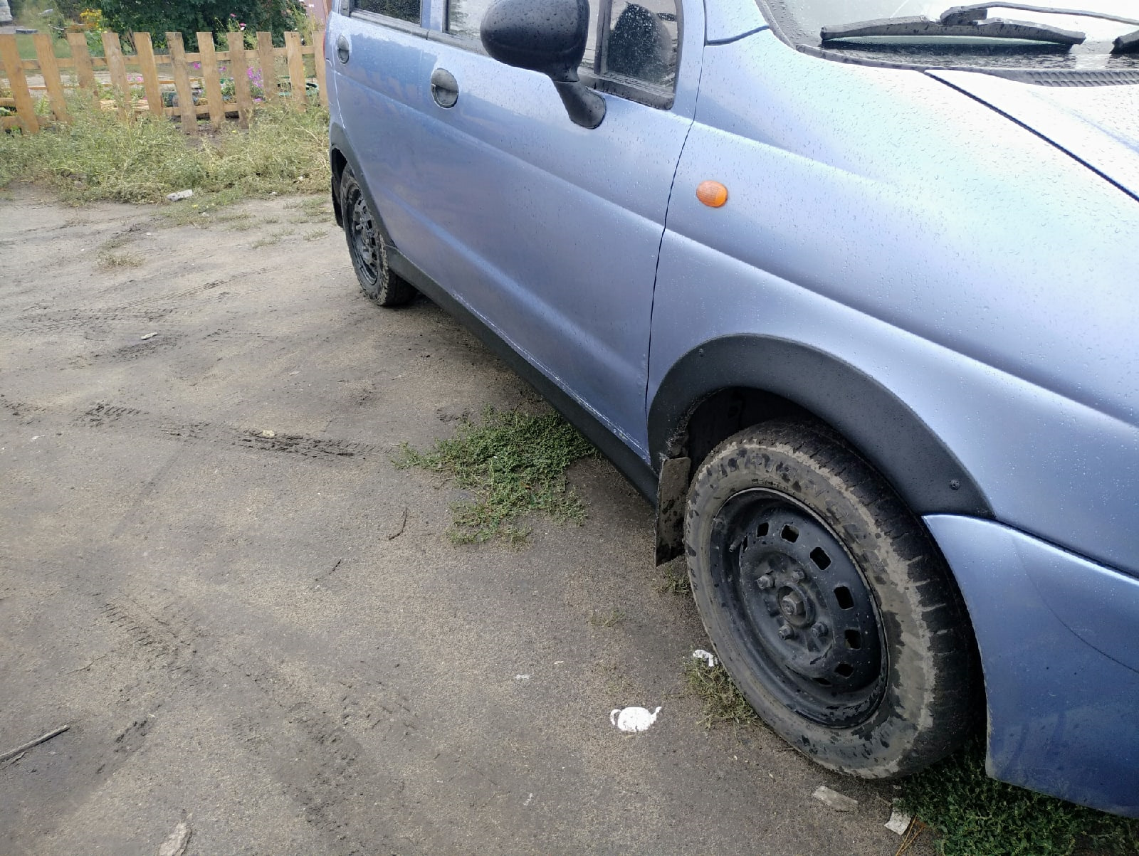 Накладки на двери дэу матиз. Накладка арок Daewoo Matiz. Накладки на арки Дэу Матиз. Дэу Матиз 0.8 задние арки. Задняя арка Дэу Матиз.