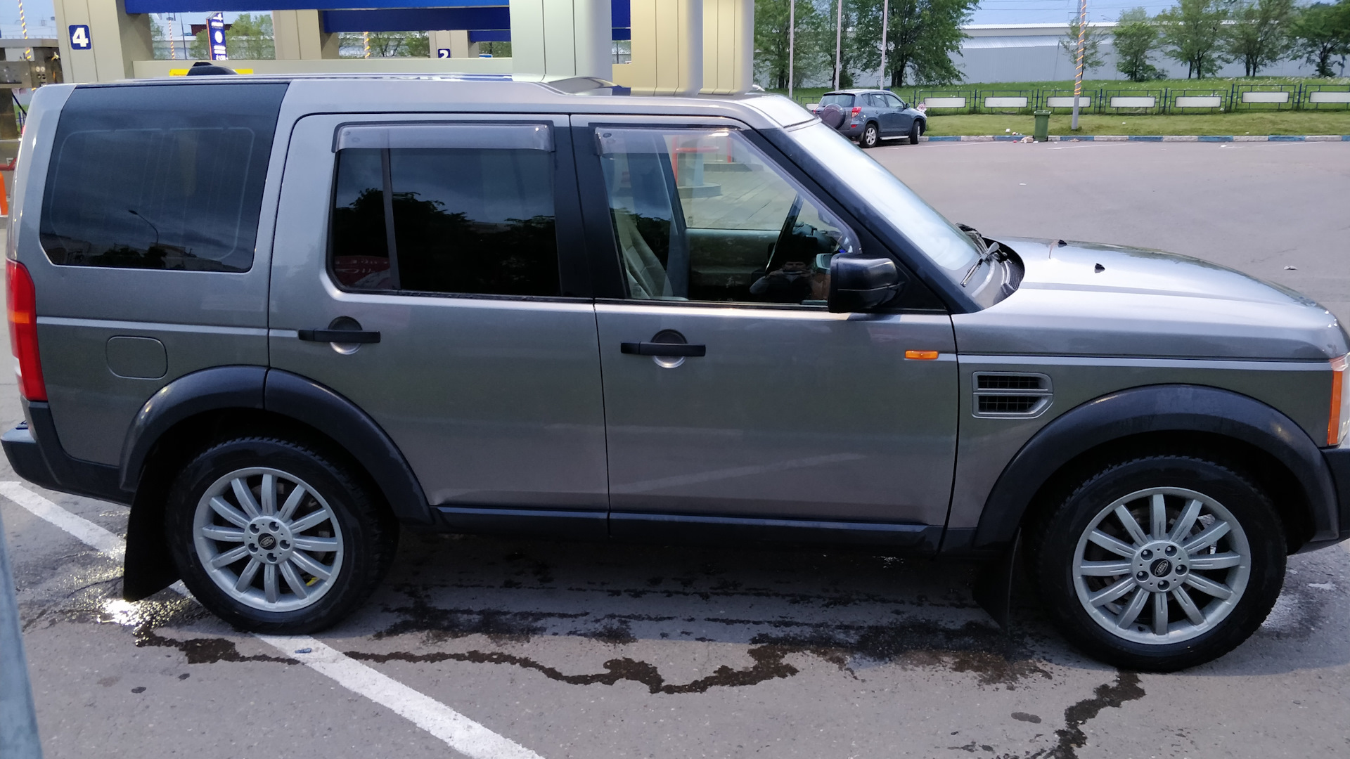 Land Rover Discovery III 4.4 бензиновый 2007 | А чё ты хотел за 500?) на  DRIVE2