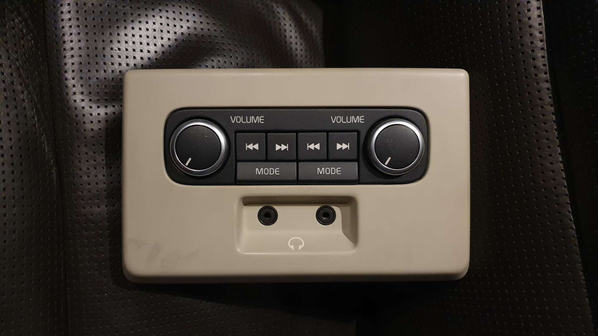59. Мультимедиа панель для задних пассажиров — Volvo XC70 III, 2,4 л ...