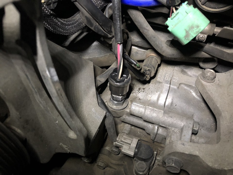 Предварительно обмазав герметиком, устанавливаем новый! — Subaru Forester (SH)