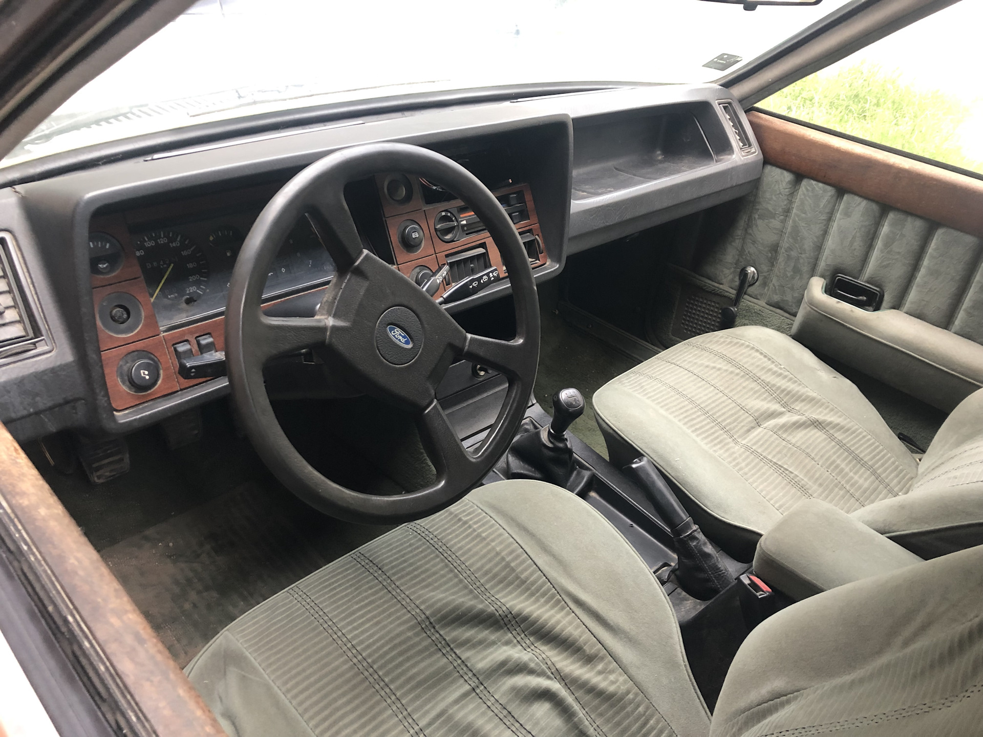 Nissan Auster 1985 Interior