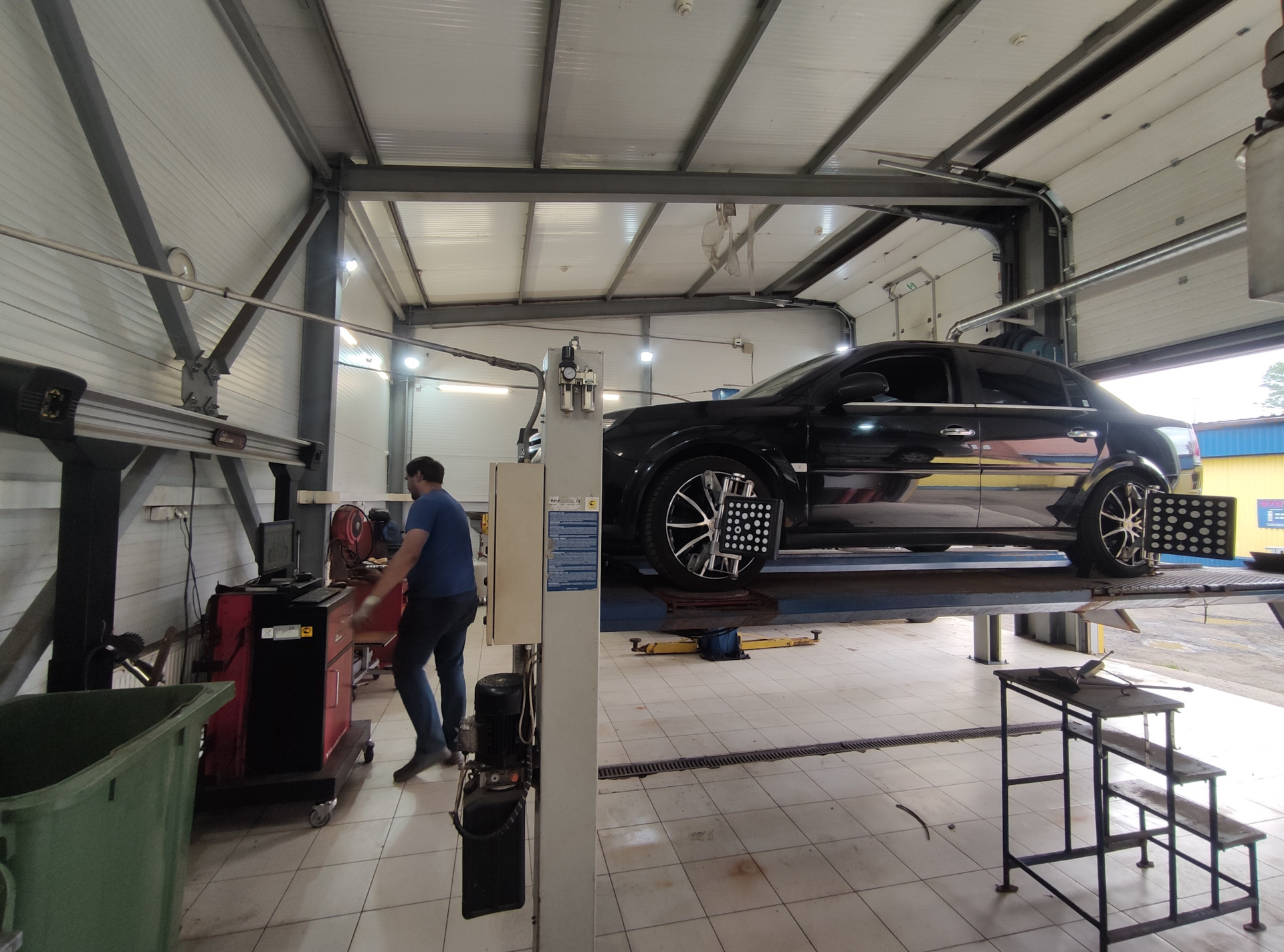 Подвеска. Опорные подшипники и задние амортизаторы. — Opel Vectra C, 1 ...