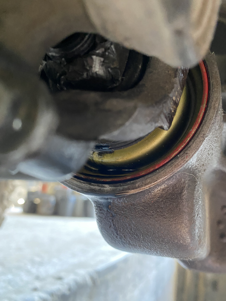 13. Замена сальника хвостовика + восстановительный ремонт хвостовика ...