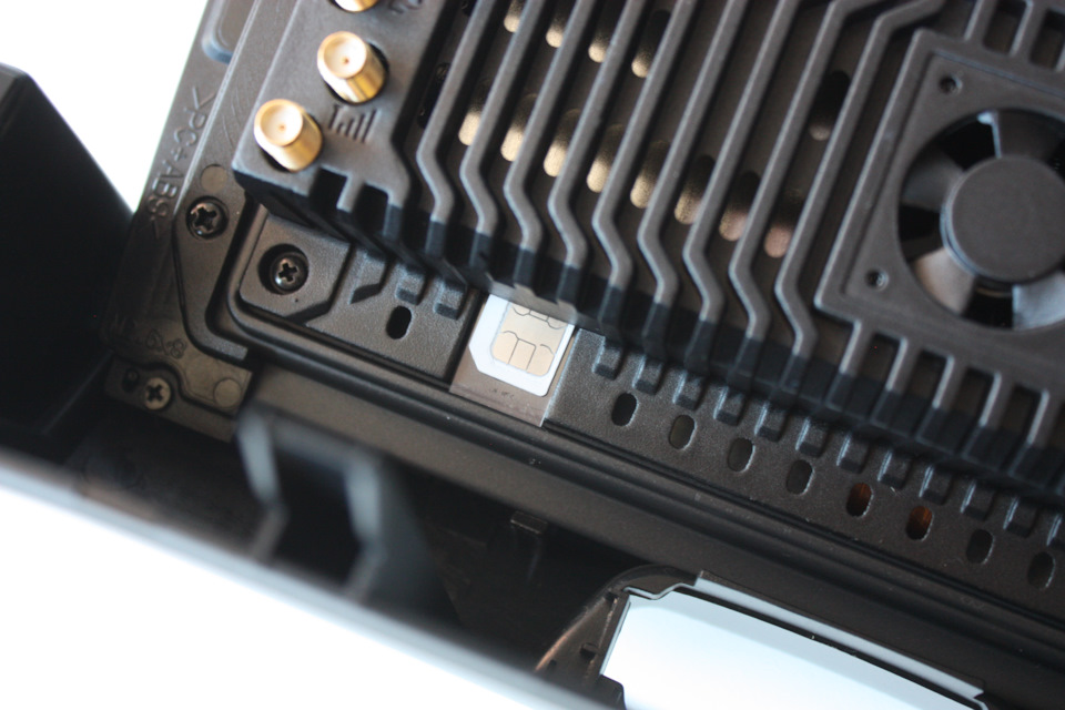 Встроенный слот для SIM-карты. — KIA Sportage (3G)