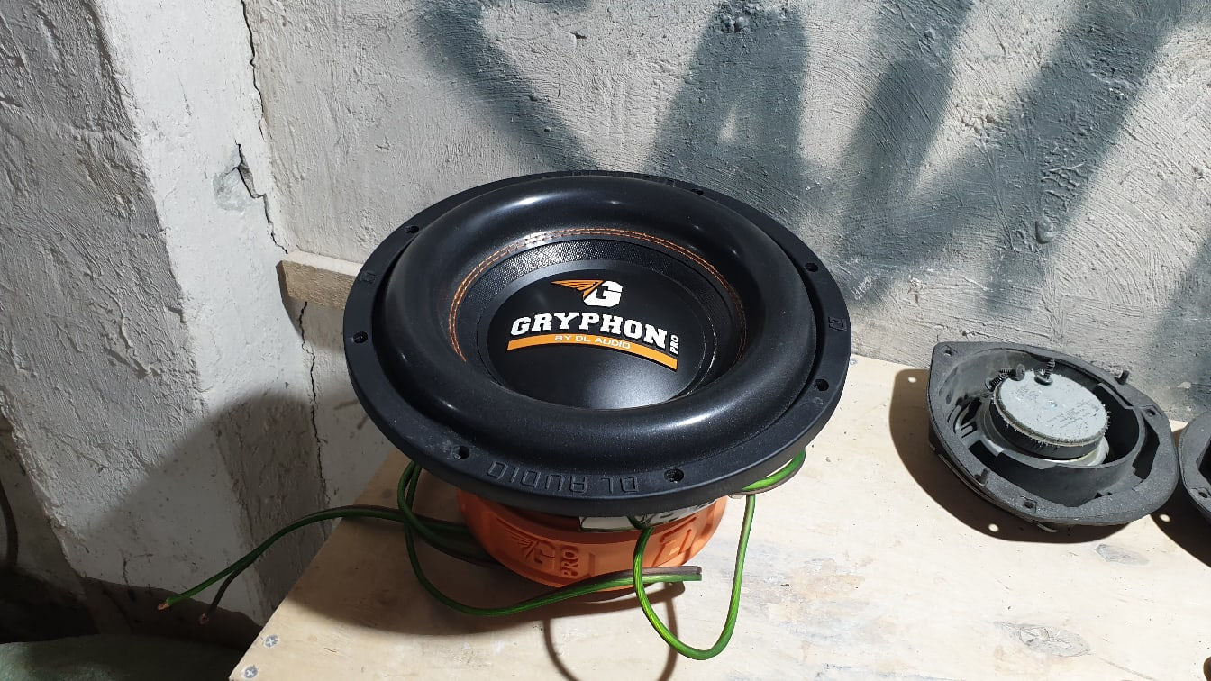 Gryphon pro 10 v 3. Грифон про 10 сабвуфер. DL Audio Gryphon Pro 12. DL Audio Gryphon Pro 10 v.2 короб. Сабвуфер DL Audio Gryphon.