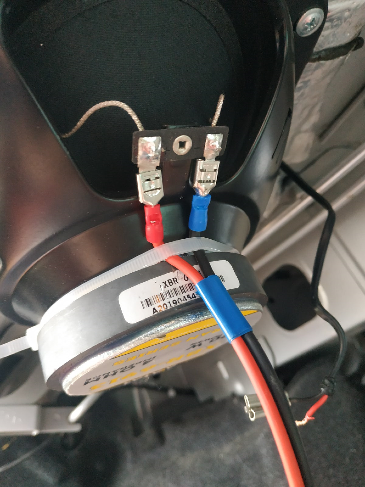 Установка и подключение усилителя Kicx и магнитолы Pioneer — Toyota ...