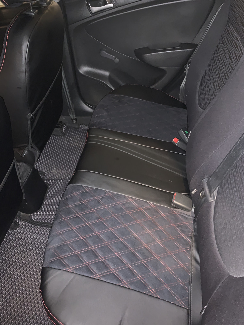 Новые чехлы — Hyundai Solaris (1G), 1,4 л, 2016 года | аксессуары | DRIVE2