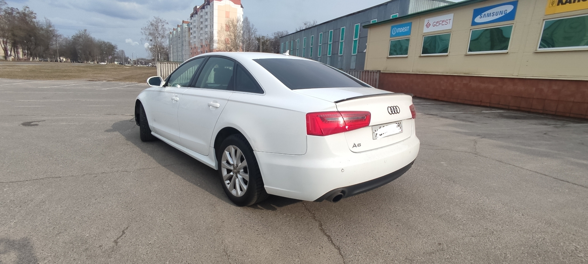 Спойлер эмблема и хром накладка на руль — Audi A6 (C7), 2 л, 2012 года ...