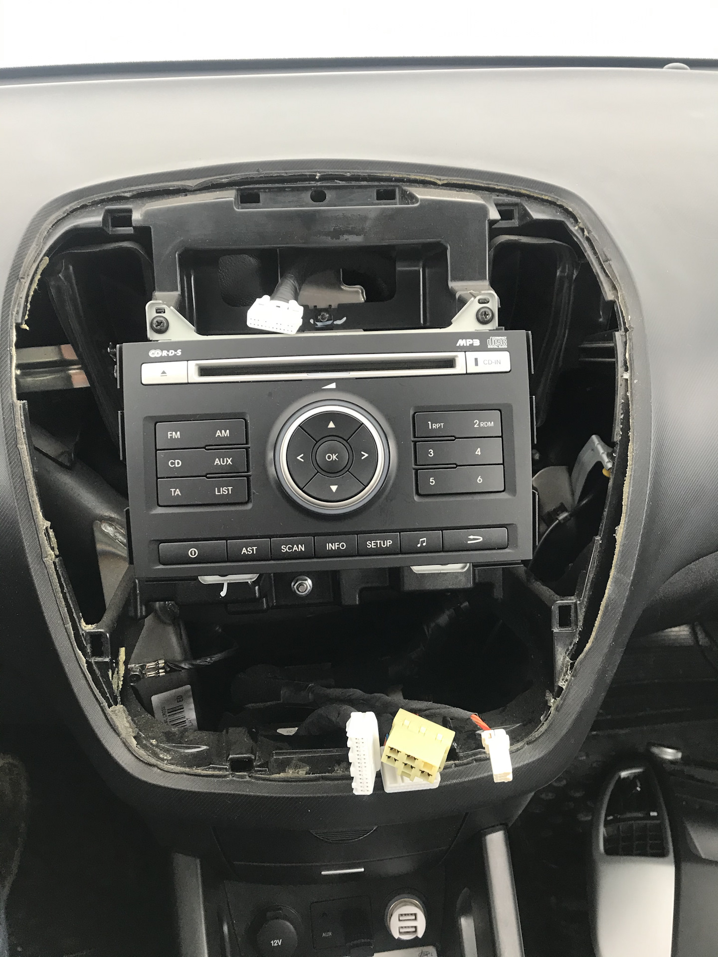 Доп опции: Штатная магнитола с Bluetooth — KIA Ceed (1G), 1,6 л, 2011 ...