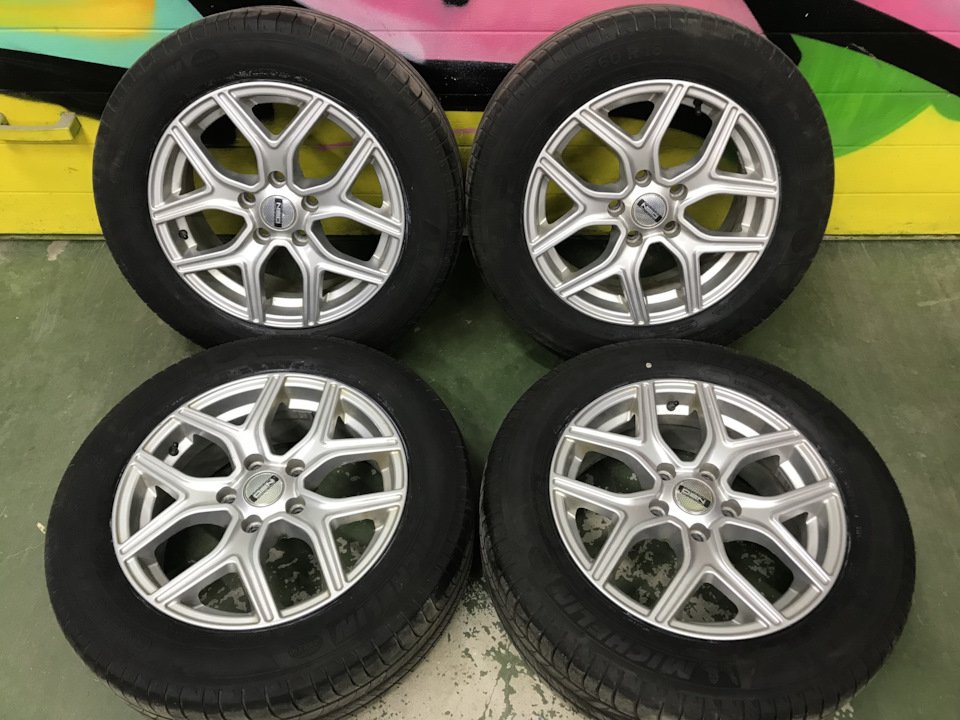 Шины летние Michelin 205/60 R16, литые диски Mazda Hyundai Kia 6,5Jx16 ...