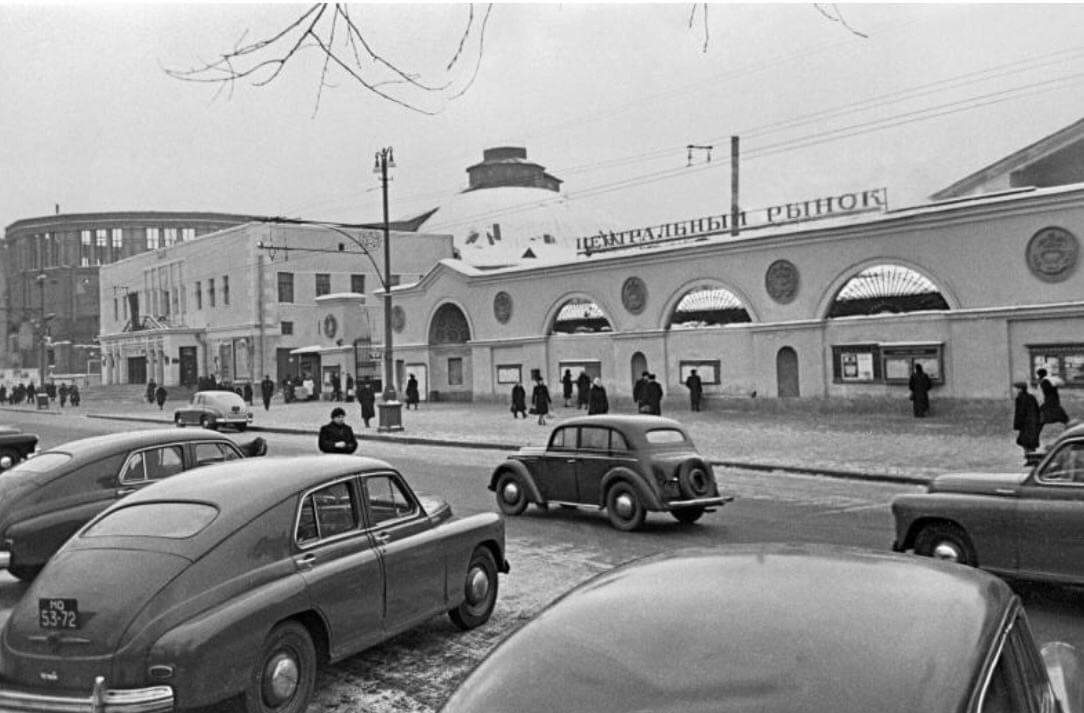 Фото 1954 годов. Старый Центральный рынок на Цветном бульваре. Центральный рынок Москва СССР. Центральный рынок цветной бульвар СССР. Центральный рынок на Цветном бульваре 1970 года.