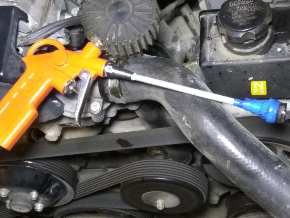 На конце надел резинку нужного диаметра и зафиксировал изолентой — SsangYong Kyron