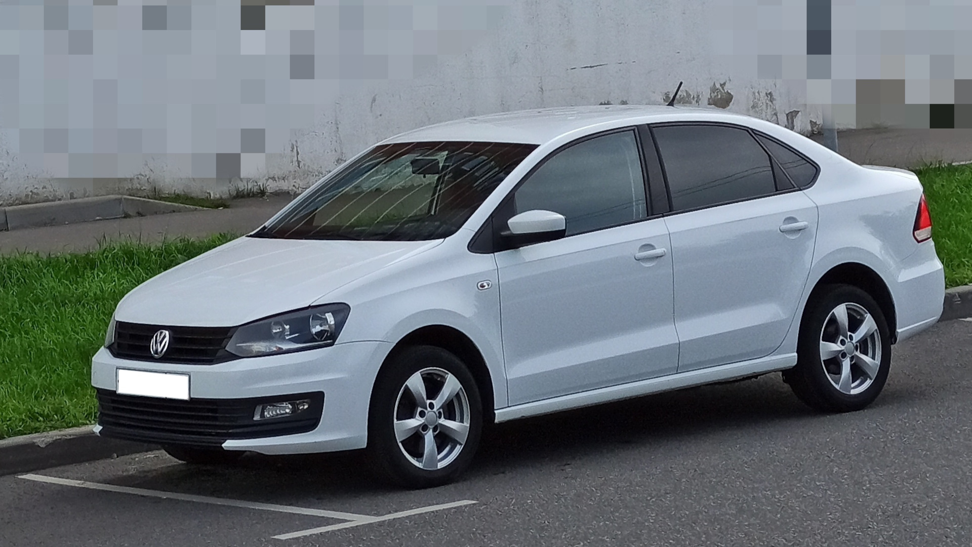 Volkswagen Polo Wagon. Фольксваген поло универсал фото.