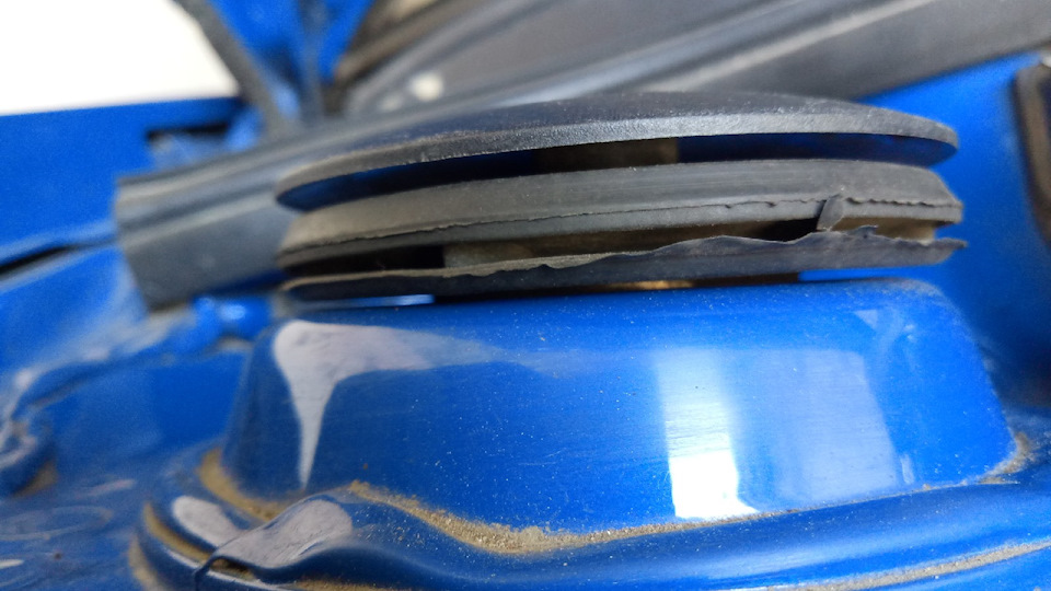 Замена опор передних стоек + опорные подшипники — Volkswagen Golf Mk4 ...