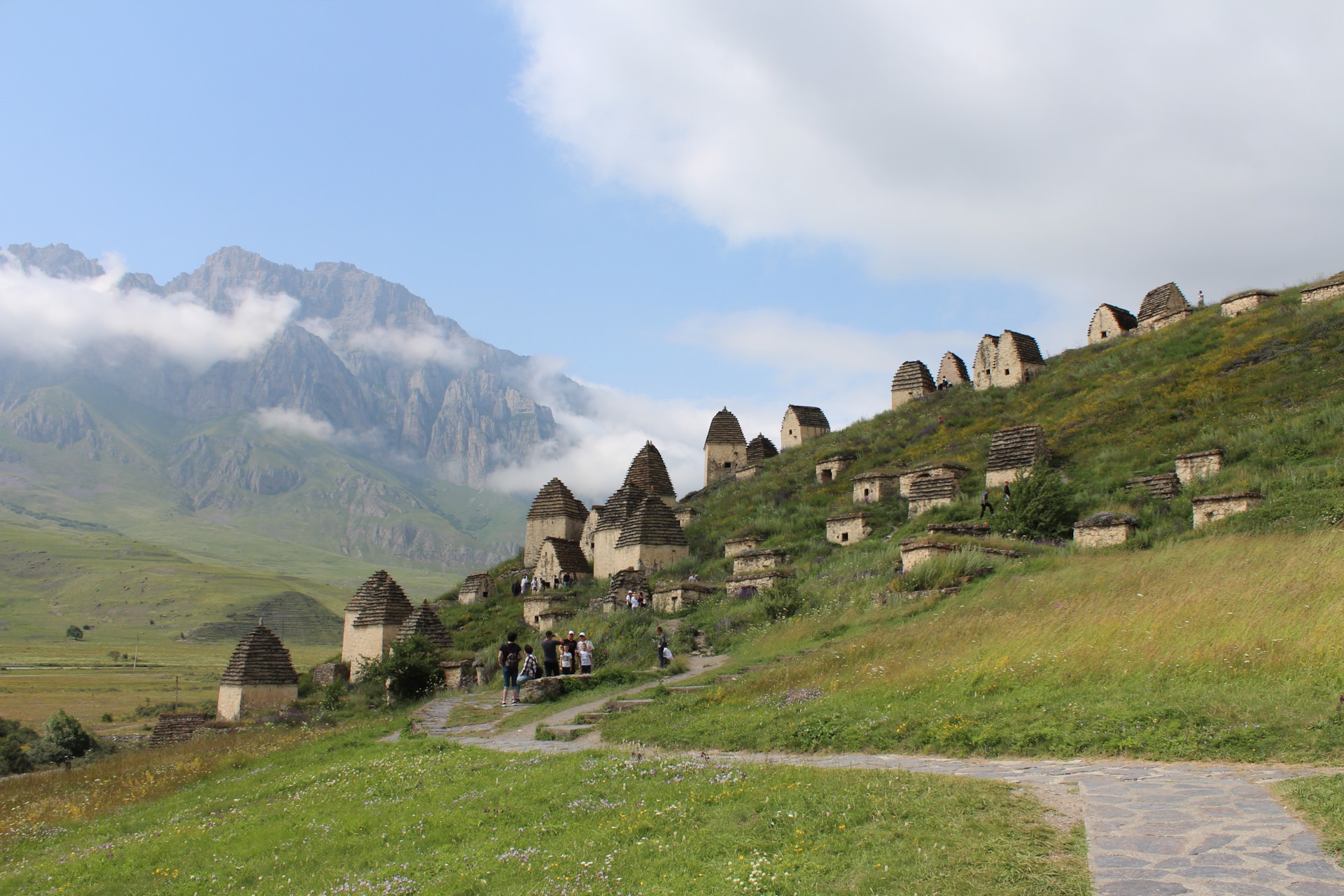 Мертвый городок в Северной Осетии