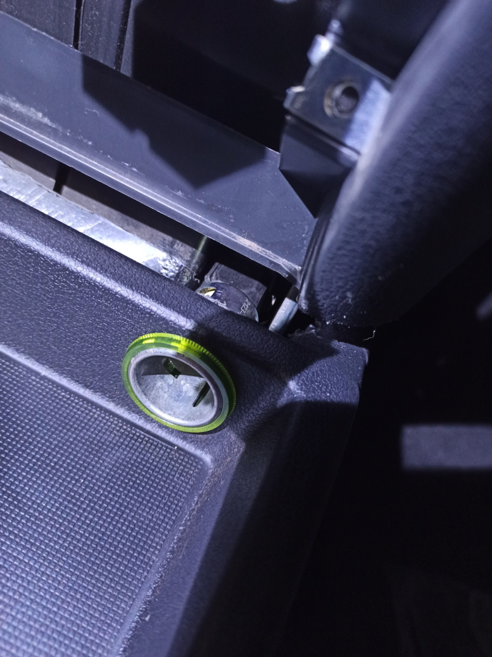 Прикуриватель в тоннель от гранты — Lada Калина Универсал (1G), 1,6 л ...