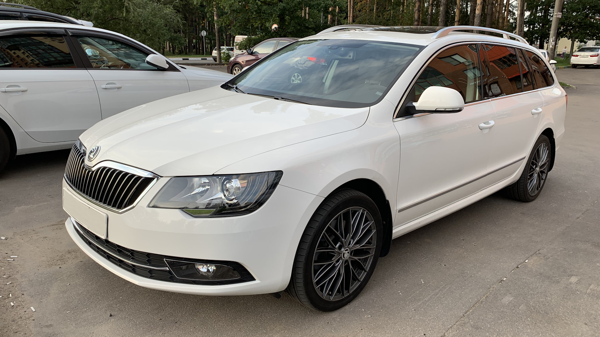 Шкода суперб отзывы владельцев. Skoda Superb 2 Combi. Skoda Superb mk2. Superb mk2 Combi. Skoda Superb 2.0 TSI.