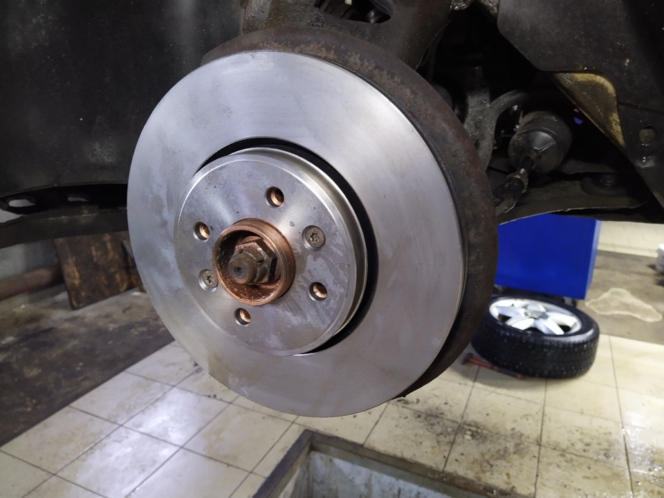 Поменял в круг диски, колодки и тросы стояночного тормоза — Renault ...