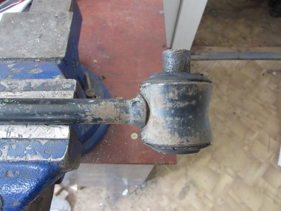 Замена втулок малых реактивных тяг. Часть1. Демонтаж. — Lada 4x4 3D, 1 ...