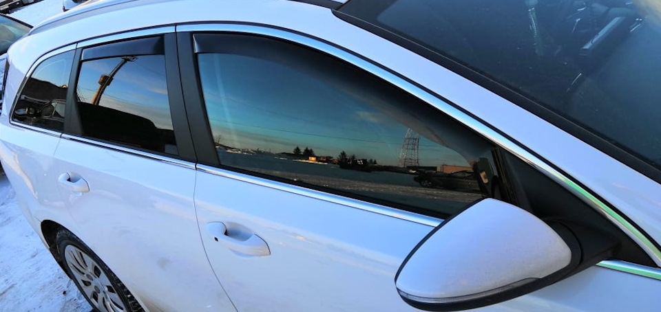 Как установить автомобильные дефлекторы самостоятельно: вставные или накладные