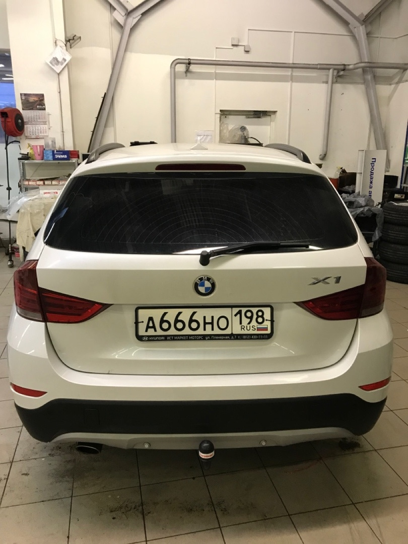 розетку спрятал под бампер — BMW X1 (E84)