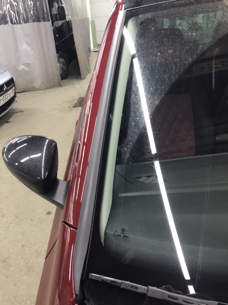 Молдинги на лобовое стекло — Volkswagen Polo Sedan GT, 1,4 л, 2017 года ...