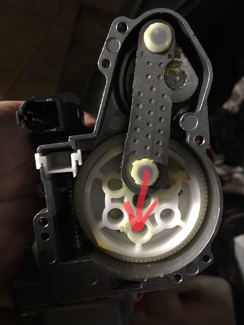 Не ленитесь смазывать ролики ремня — Mercedes-Benz Sprinter (1G), 2,7 л ...