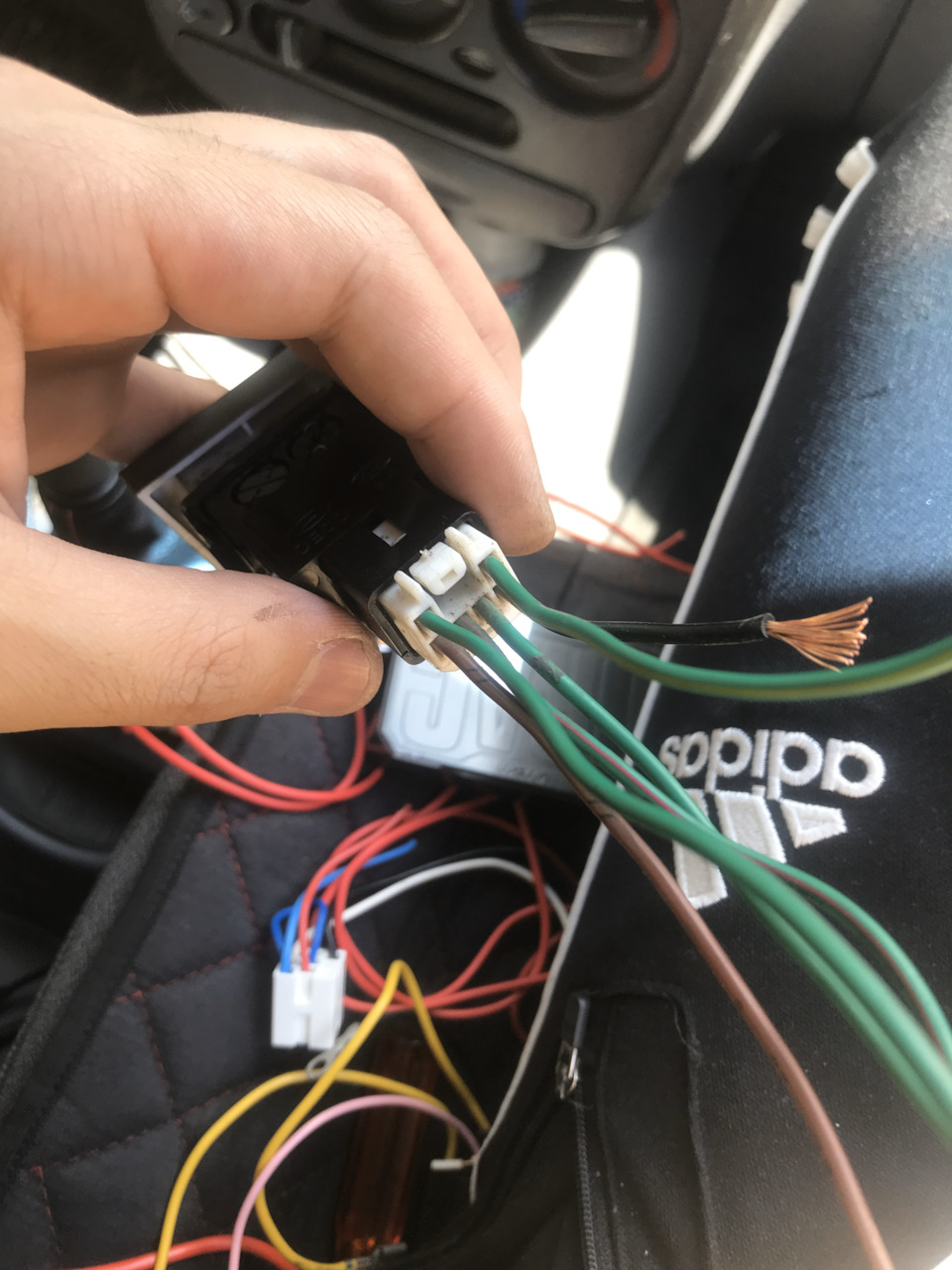 Заклинило замок задней двери — Opel Corsa D, 1 л, 2008 года | поломка ...