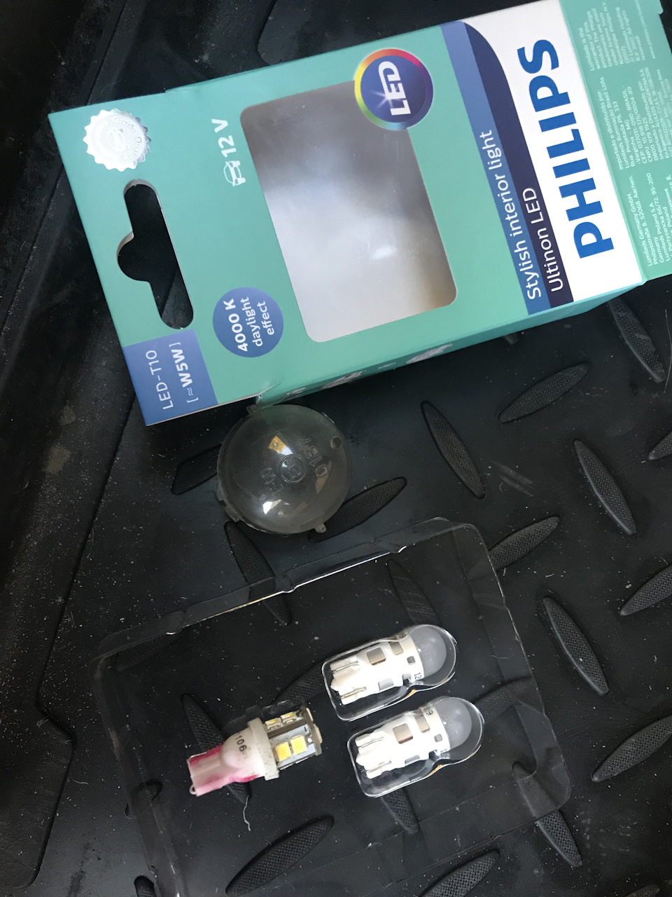 Лампы для габаритных огней и подсветки номера LED Philips Ultinon T10 LED  Vision — Suzuki SX4 (1G), 1,6 л, 2012 года | электроника | DRIVE2