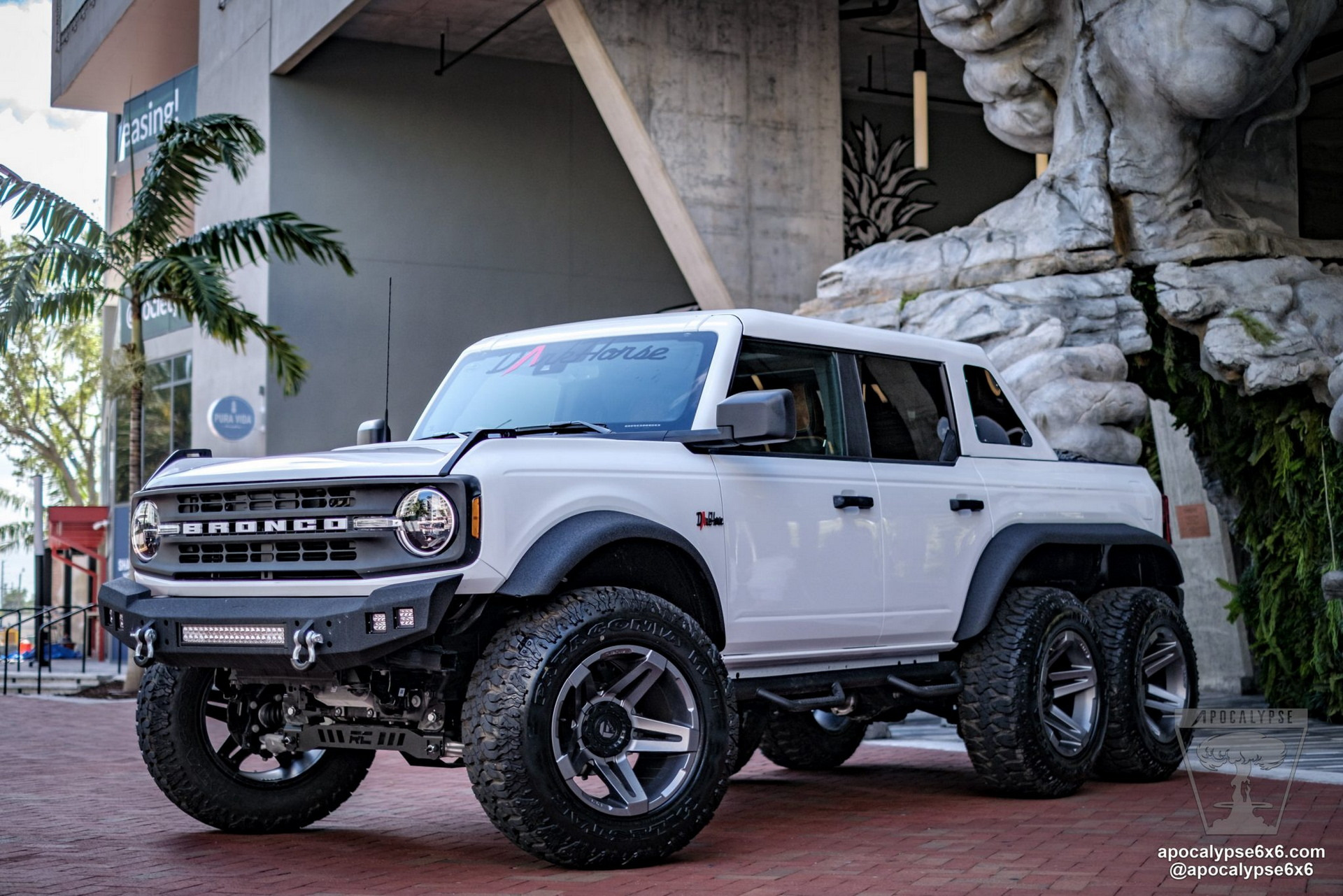 Ford Bronco 6