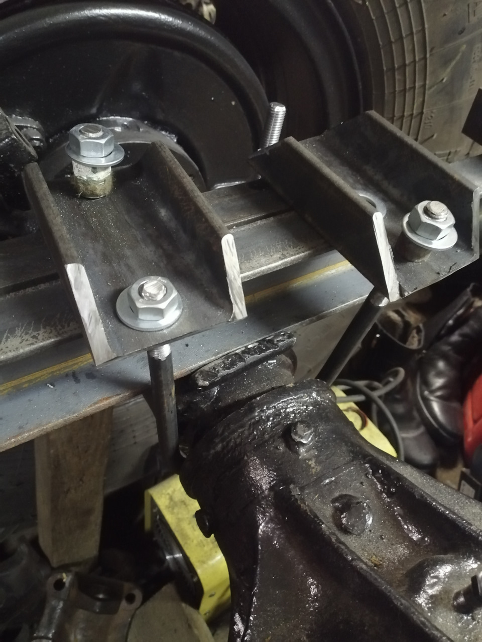 Самодельный минитрактор своими руками. Крепление моста к раме. — DRIVE2