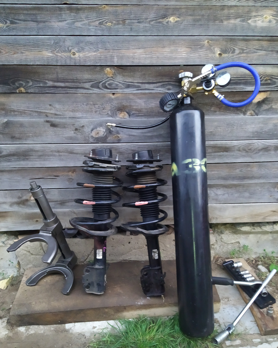 Пружина стойки амортизатора шевроле лачетти. Пежо боксер передняя стойка 2013 года. Проверка стоек амортизаторов. Сколько ходят стойки амортизатора. Е39 короткоходные амортизаторы.