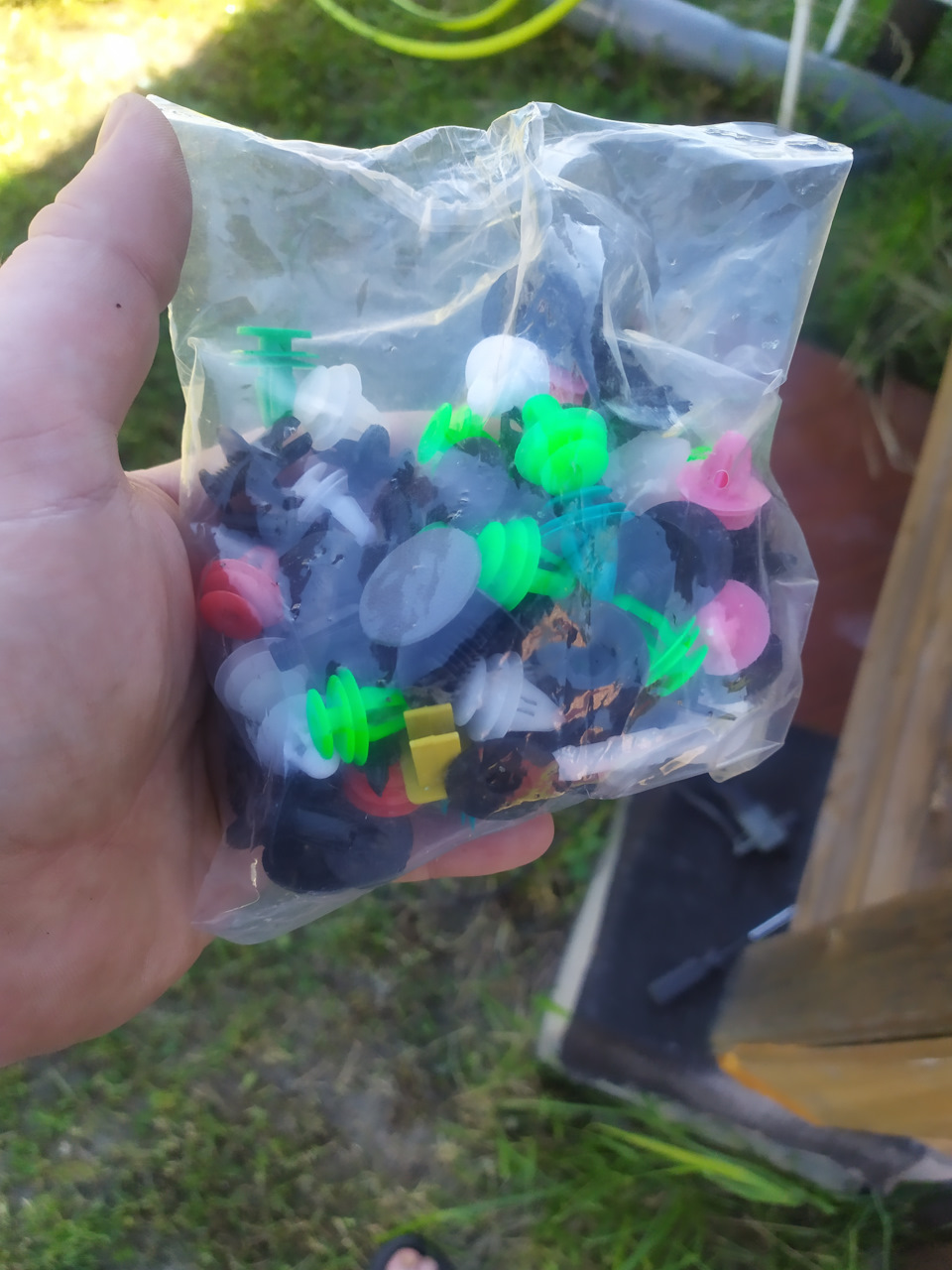 Профилактика системы омывателя лобового стекла — Renault Logan (1G), 1 ...