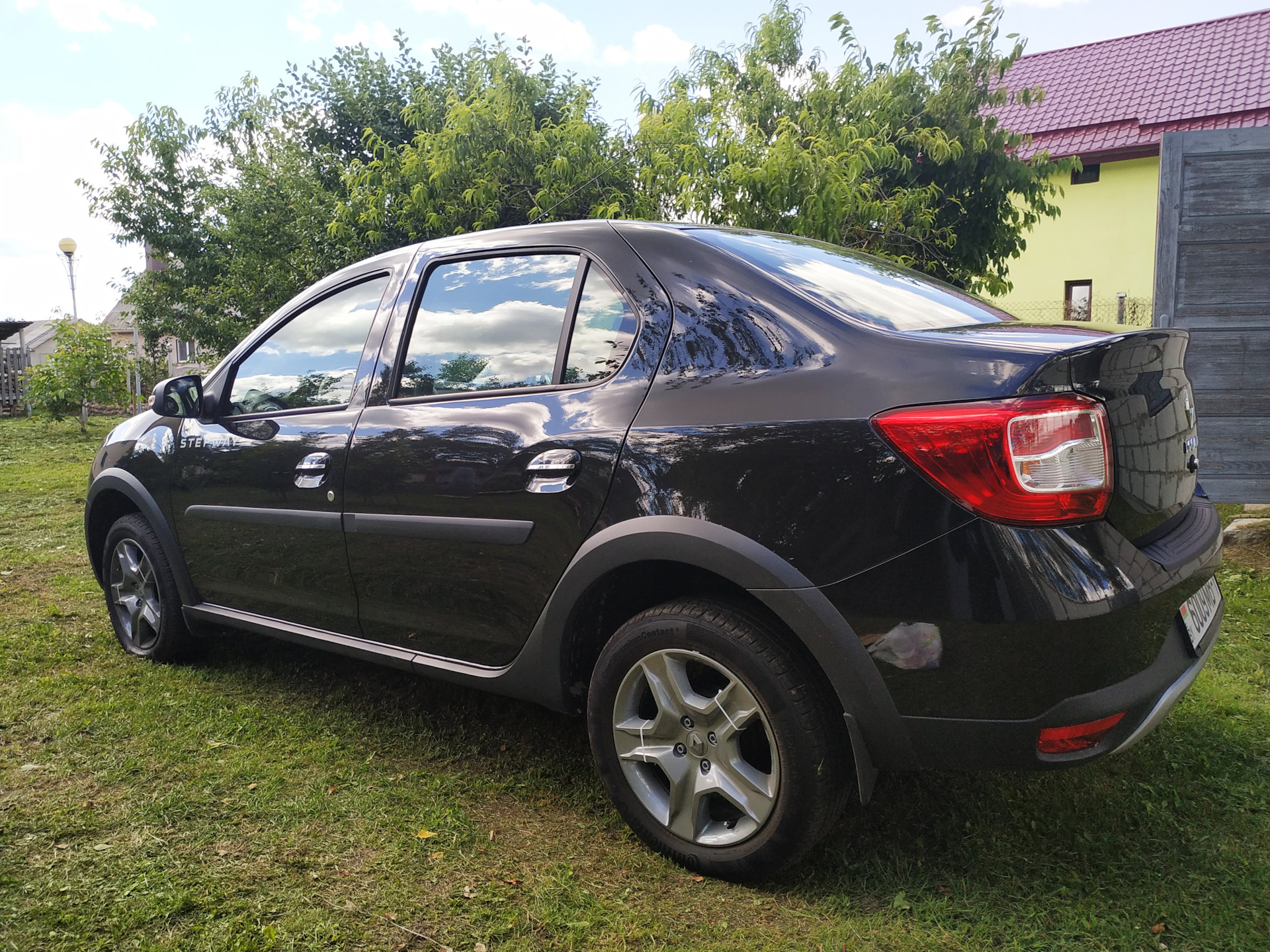 36)Установка дверных молдингов — Renault Logan Stepway, 1,6 л, 2019 года |  аксессуары | DRIVE2