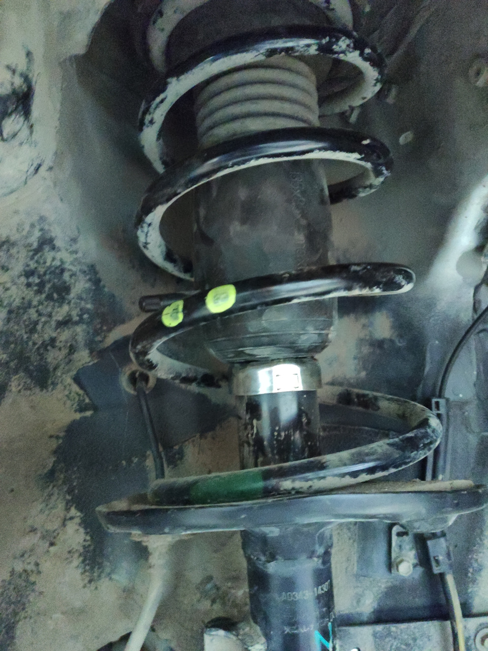 50. Пневмобаллоны (не рекомендуется) в стойки — Toyota Noah (1G), 2 л ...