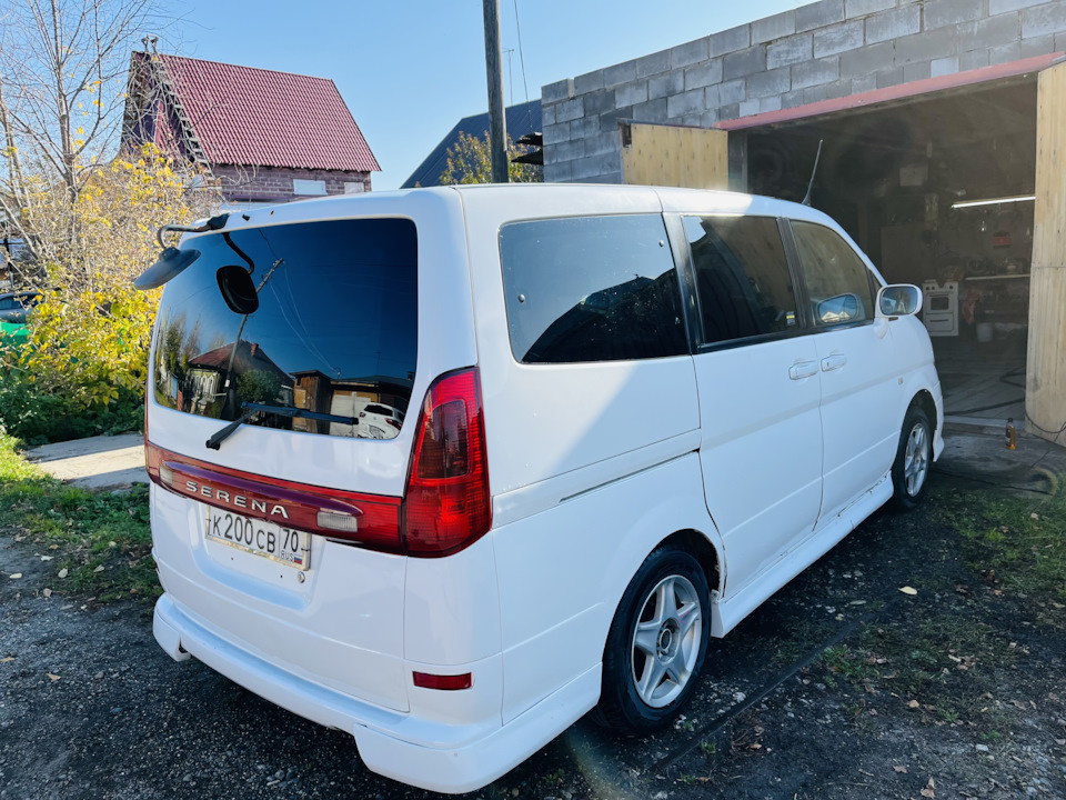 Nissan Serena c24