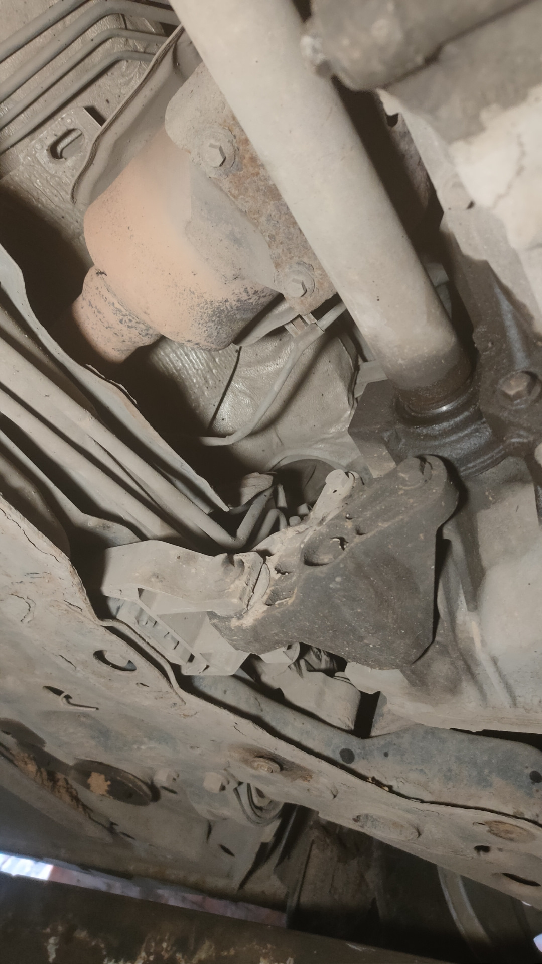 Туго переключаются передачи — Ford Focus II Hatchback, 1,8 л, 2010 года ...