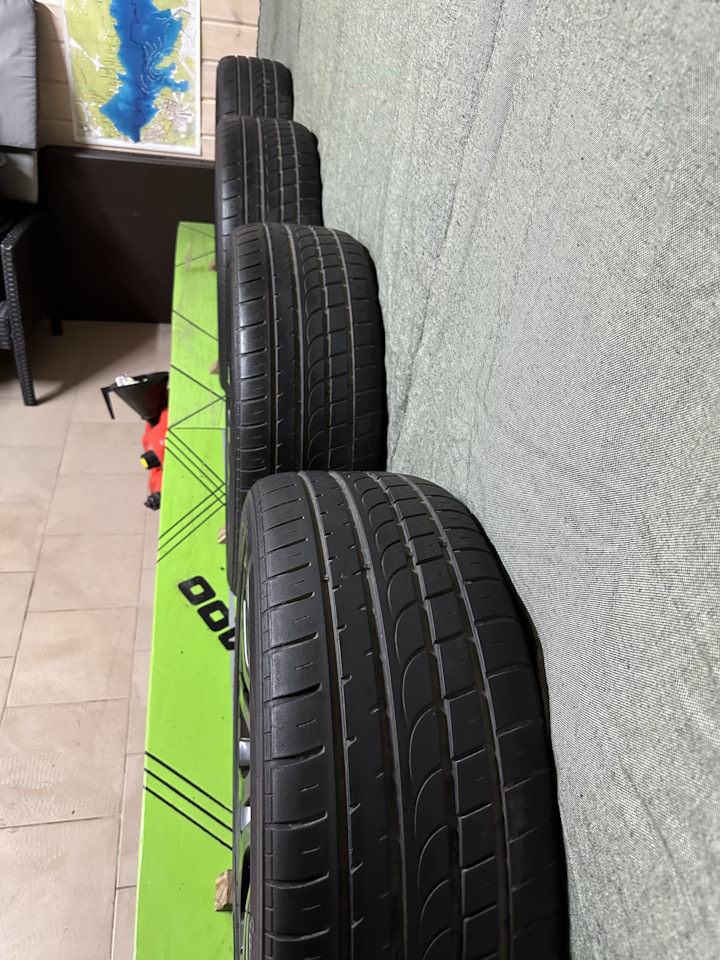 Шины летние 245/45 R20, литые диски Land Rover 8Jx20 ET45 5x108 на Land ...