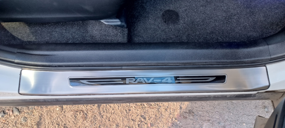 Накладки на пороги Rav4 xa40 — Toyota RAV4 (IV), 2,5 л, 2017 года ...