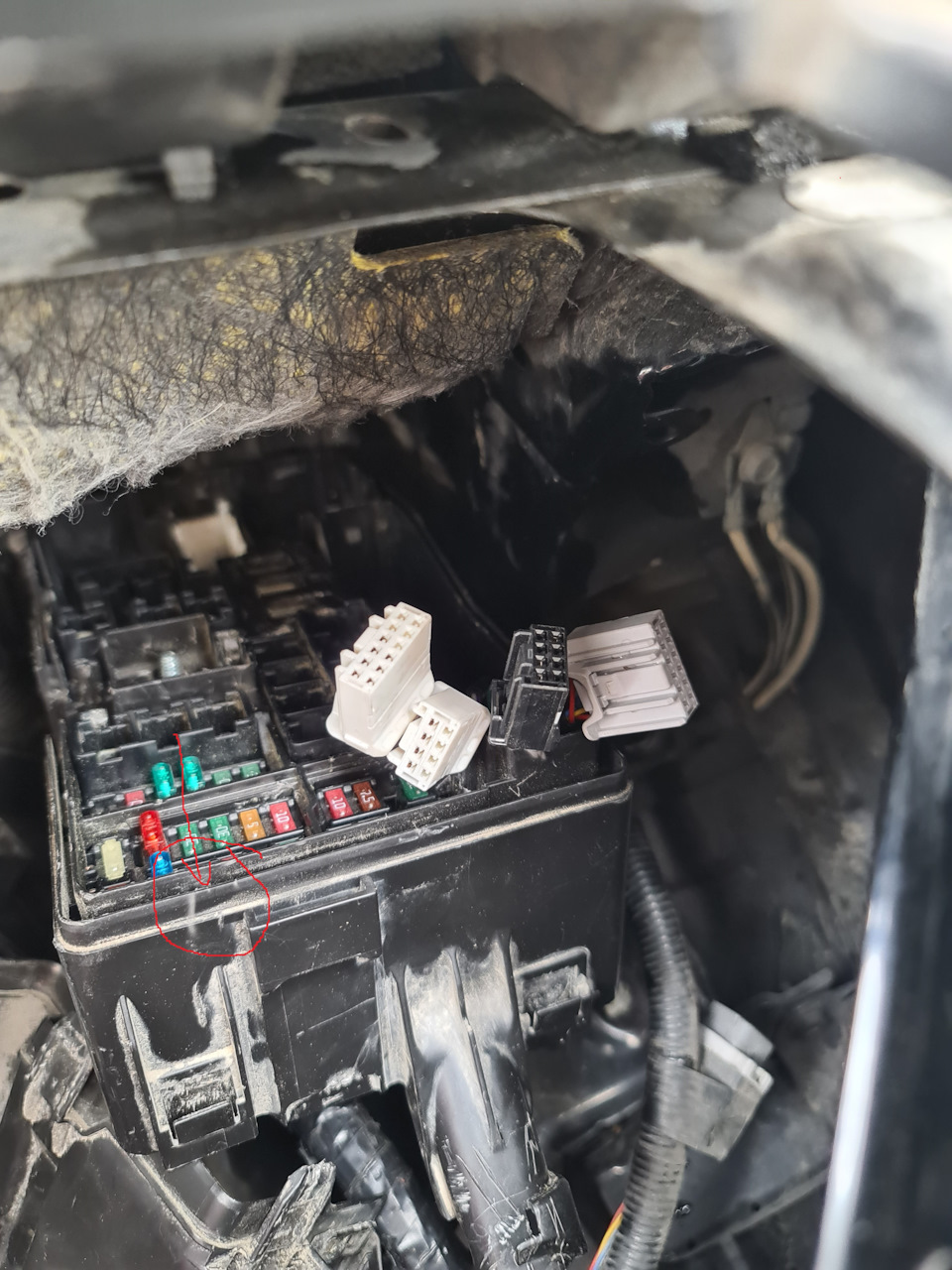 Защелка 2 — Toyota Vellfire (2G)