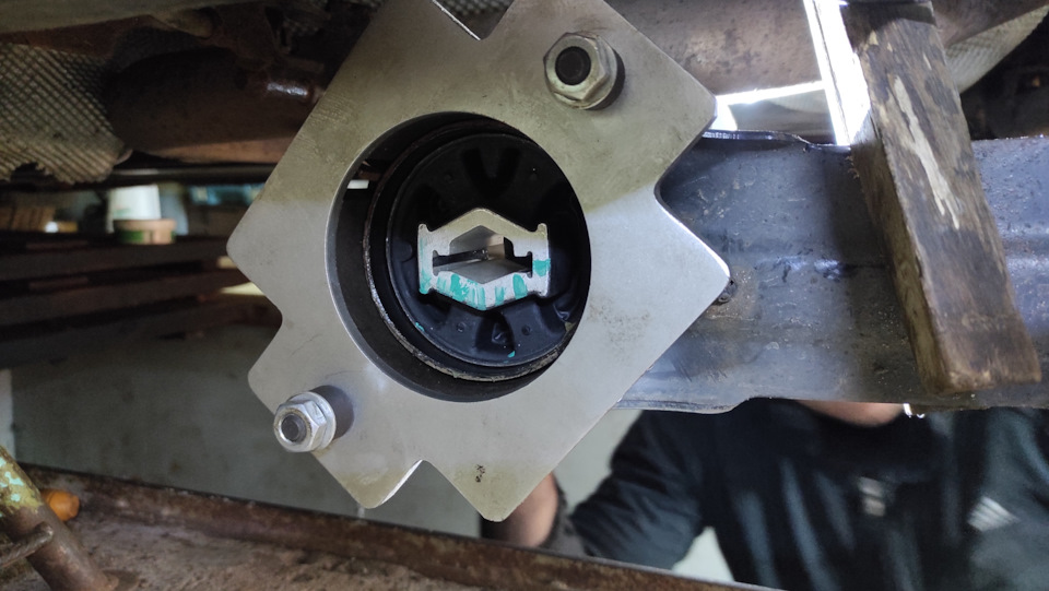 Вид с другой стороны. — Volvo S80 (2G)