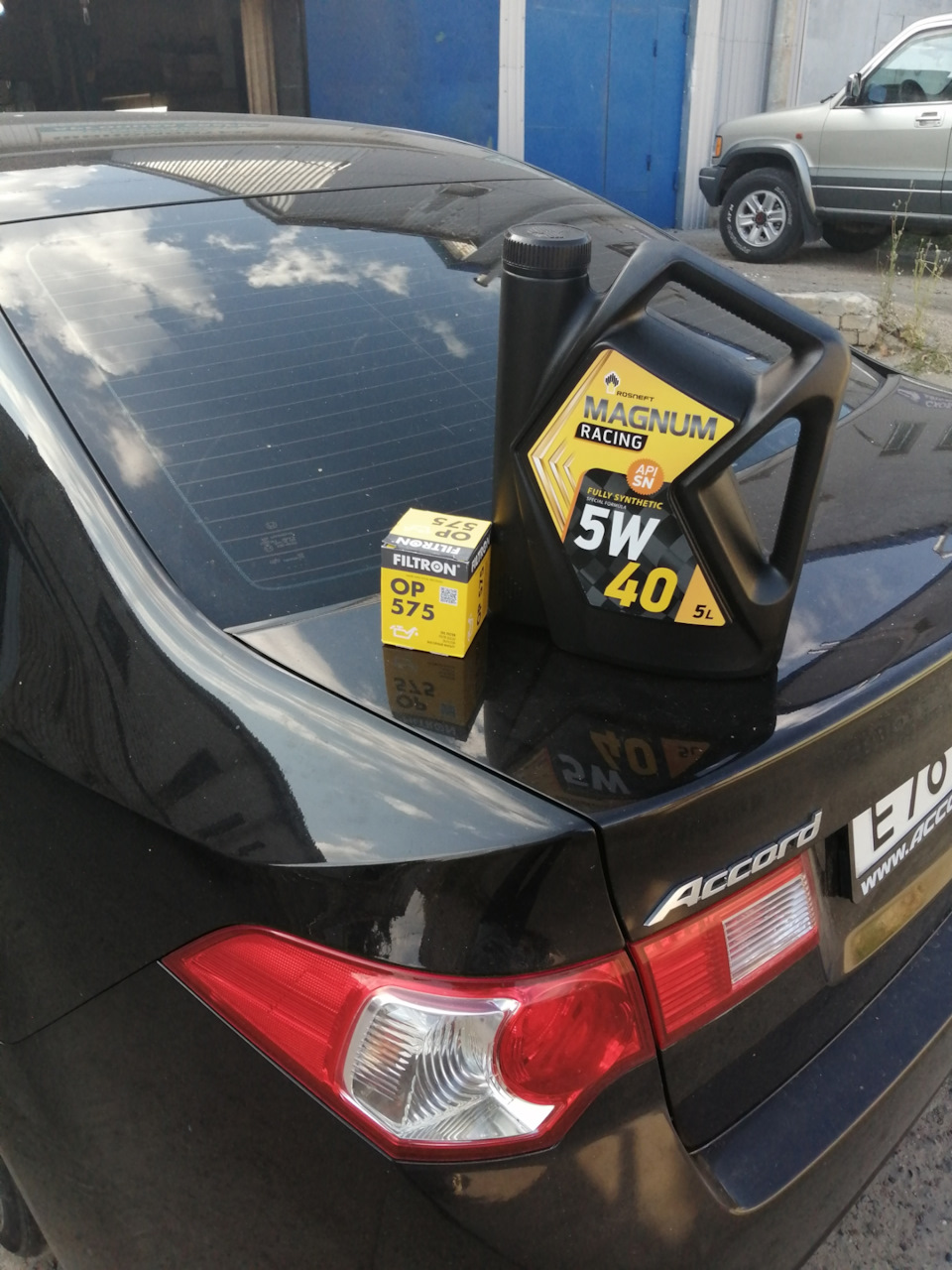 Замена масла: Rosneft Magnum Racing 5w40 — Honda Accord (8G), 2 л, 2008 ...